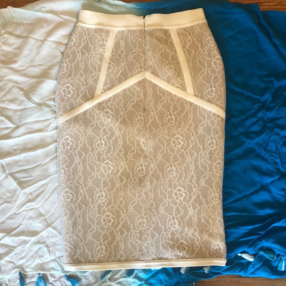 White lace The Girl Code skirt - size 6 - Picture 3 of 5